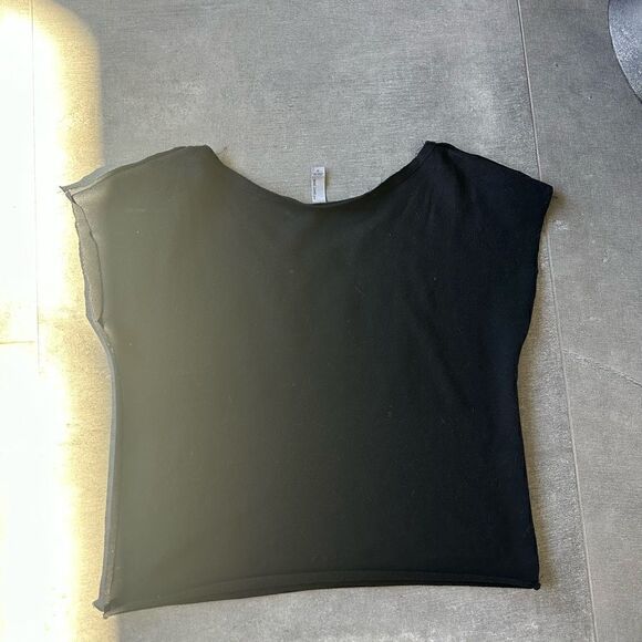 LVFT crop top    - Picture 2 of 3